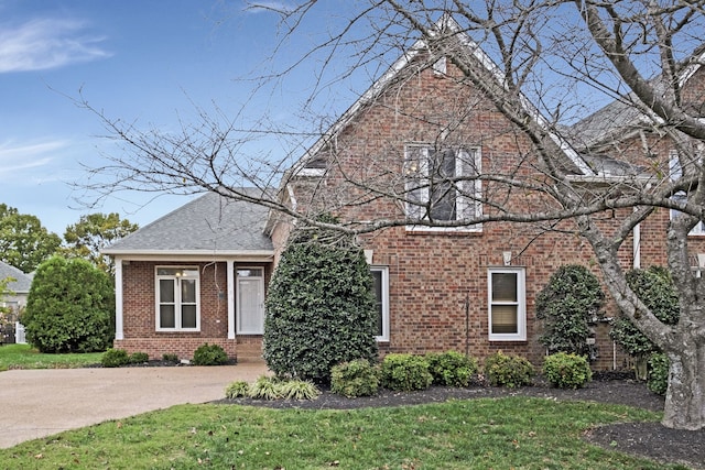 view of property featuring a front lawn