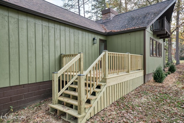 property entrance featuring a deck