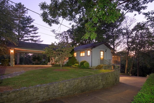 view of front of home featuring a front lawn and a carport