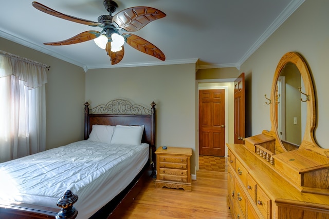 bedroom featuring crown molding, light hardwood / wood-style flooring, and ceiling fan