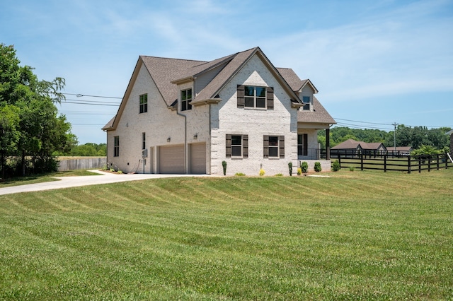 view of front of property featuring a front yard and a garage