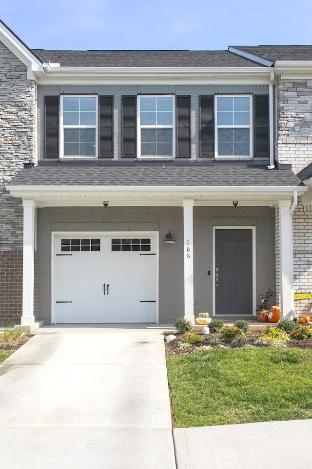 view of front facade featuring a garage