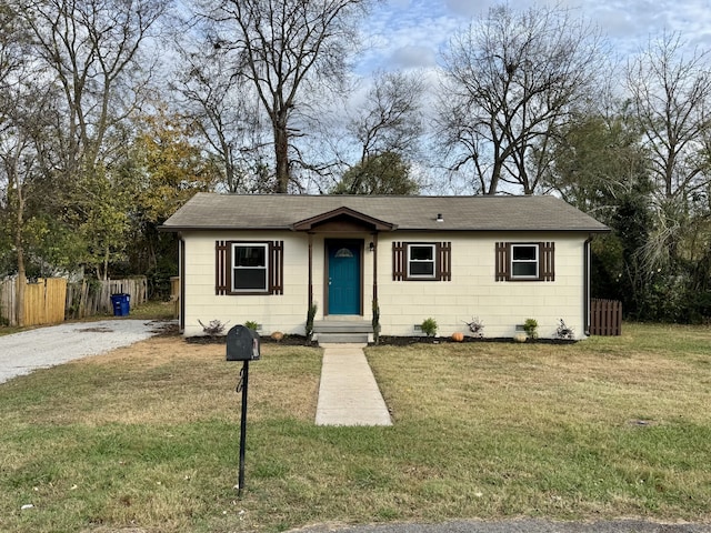 view of front of house with a front lawn