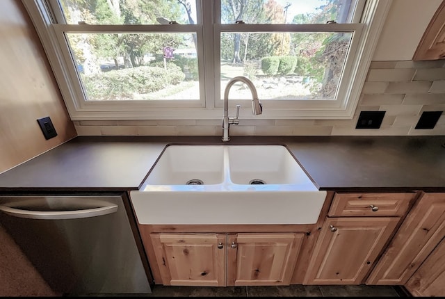 kitchen featuring sink and decorative backsplash