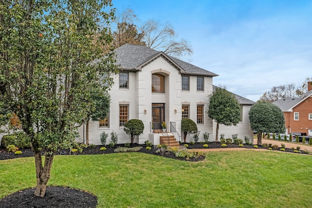 view of front of home featuring a front yard