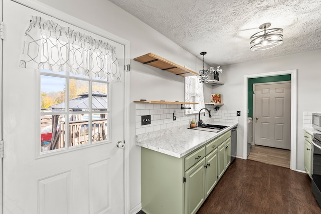 kitchen with sink, tasteful backsplash, dark hardwood / wood-style floors, a textured ceiling, and green cabinetry