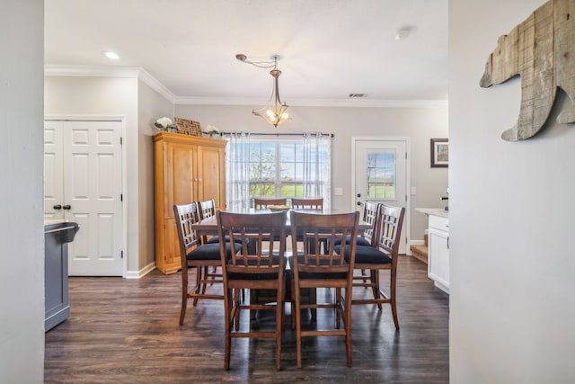 dining space featuring dark wood-style floors, visible vents, baseboards, and crown molding