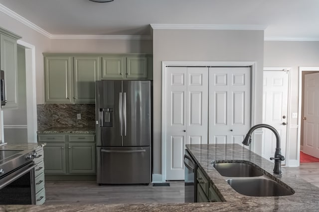 kitchen featuring sink, green cabinets, stainless steel appliances, ornamental molding, and dark hardwood / wood-style floors