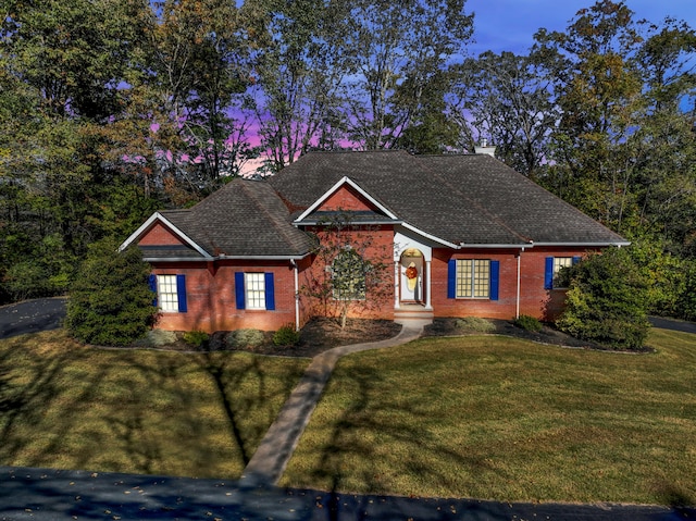 view of front of house featuring a lawn