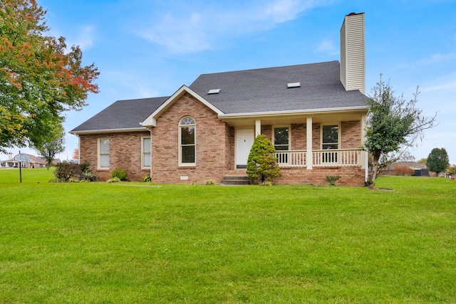 view of front of home featuring a front lawn