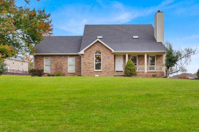 view of front facade featuring a front yard and a porch