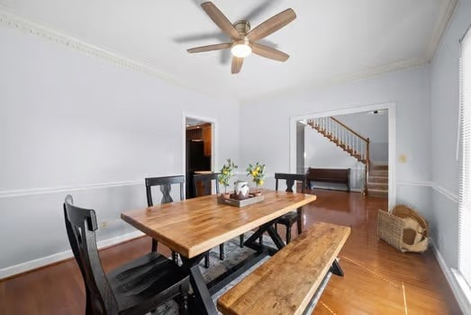 dining room featuring ceiling fan, ornamental molding, and hardwood / wood-style floors