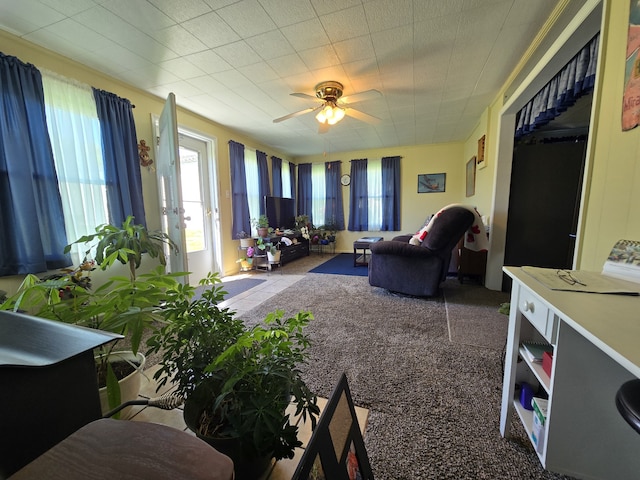 carpeted living room with ceiling fan