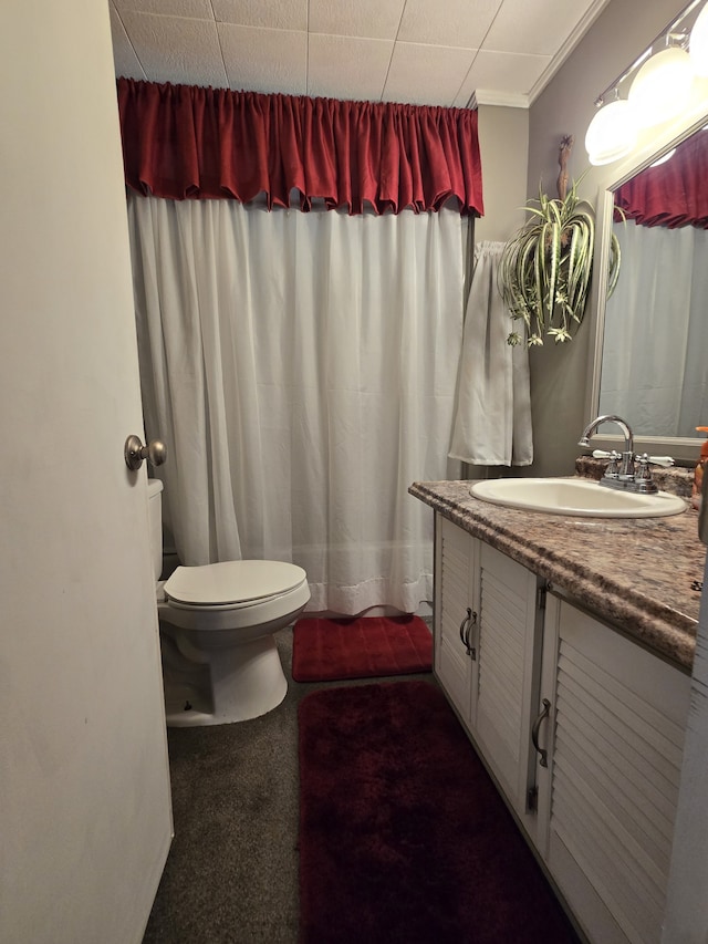 bathroom with toilet, ornamental molding, a shower with curtain, and vanity