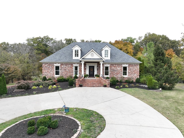 view of front of property with a front lawn