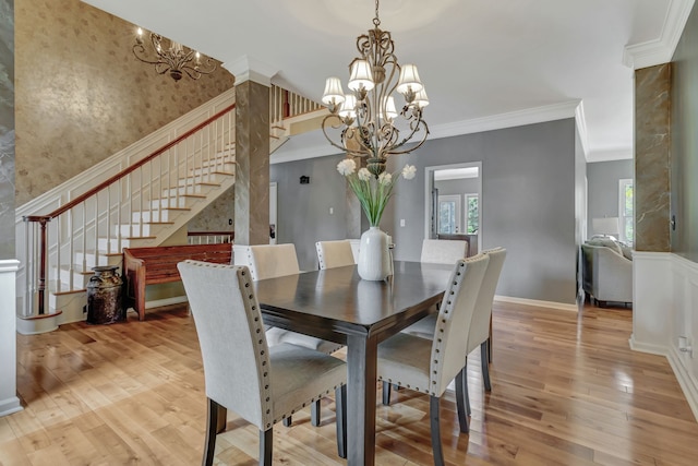 dining room featuring an inviting chandelier, light hardwood / wood-style flooring, and ornamental molding