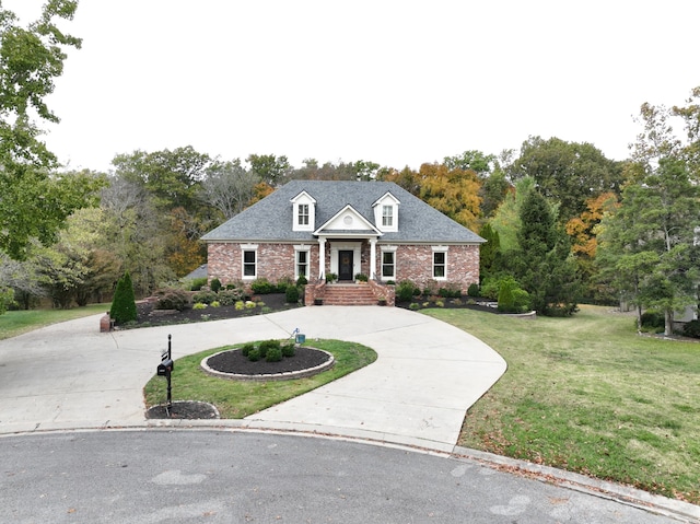 view of front facade with a front yard