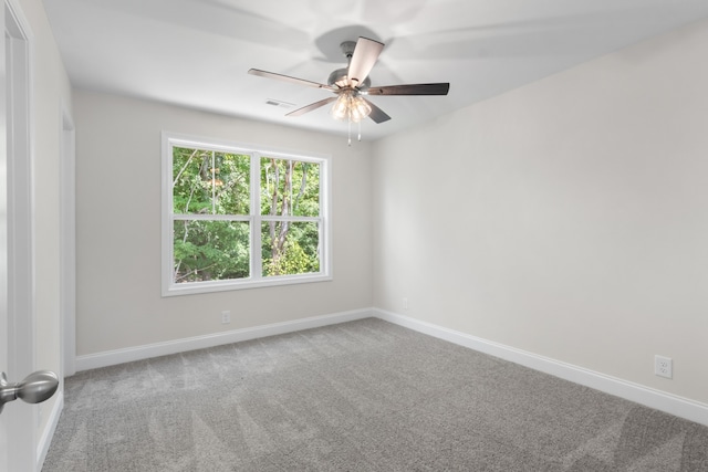 carpeted empty room featuring ceiling fan