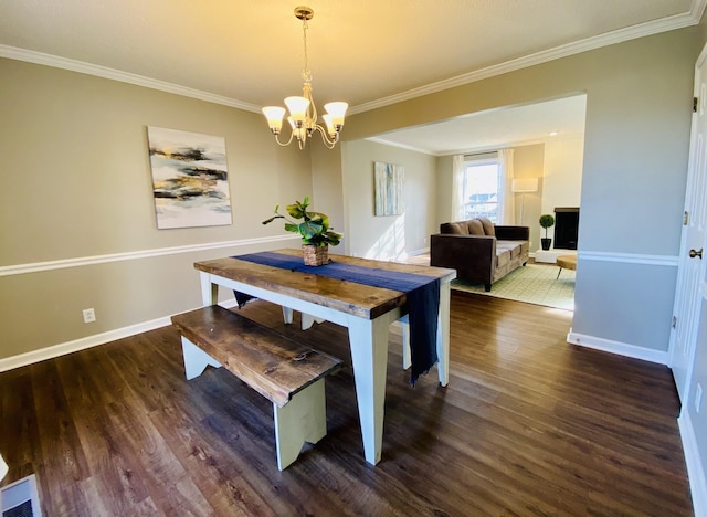 dining room featuring crown molding, dark hardwood / wood-style floors, and a chandelier