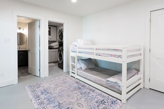 bedroom featuring stacked washing maching and dryer