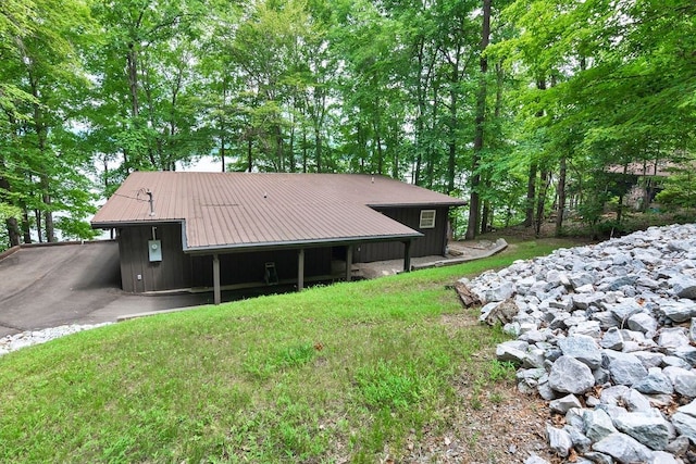 back of house featuring a yard