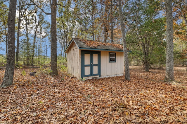 view of outbuilding