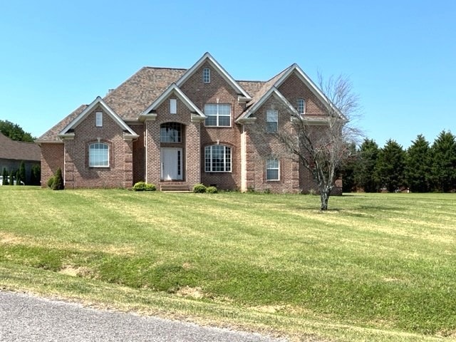 craftsman house featuring a front yard