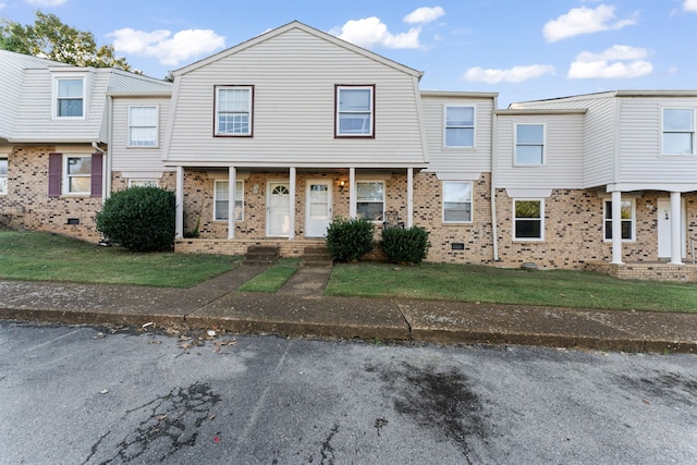 townhome / multi-family property with a front lawn