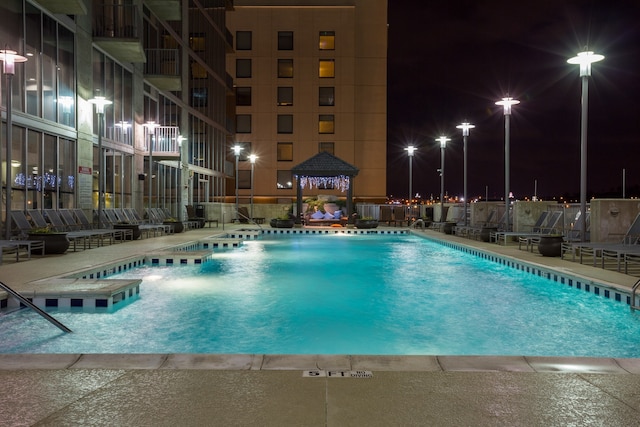 view of swimming pool