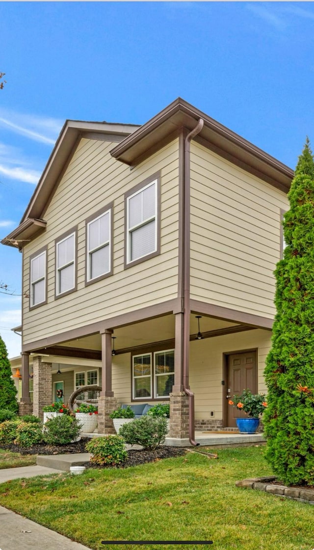 view of front facade with a porch and a front lawn