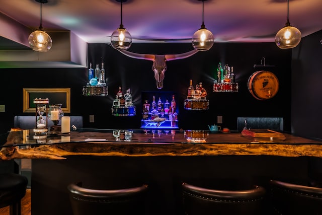 bar featuring pendant lighting