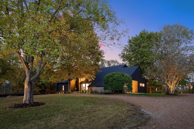 view of front of house featuring a lawn