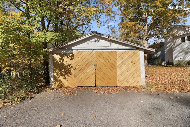 view of outdoor structure