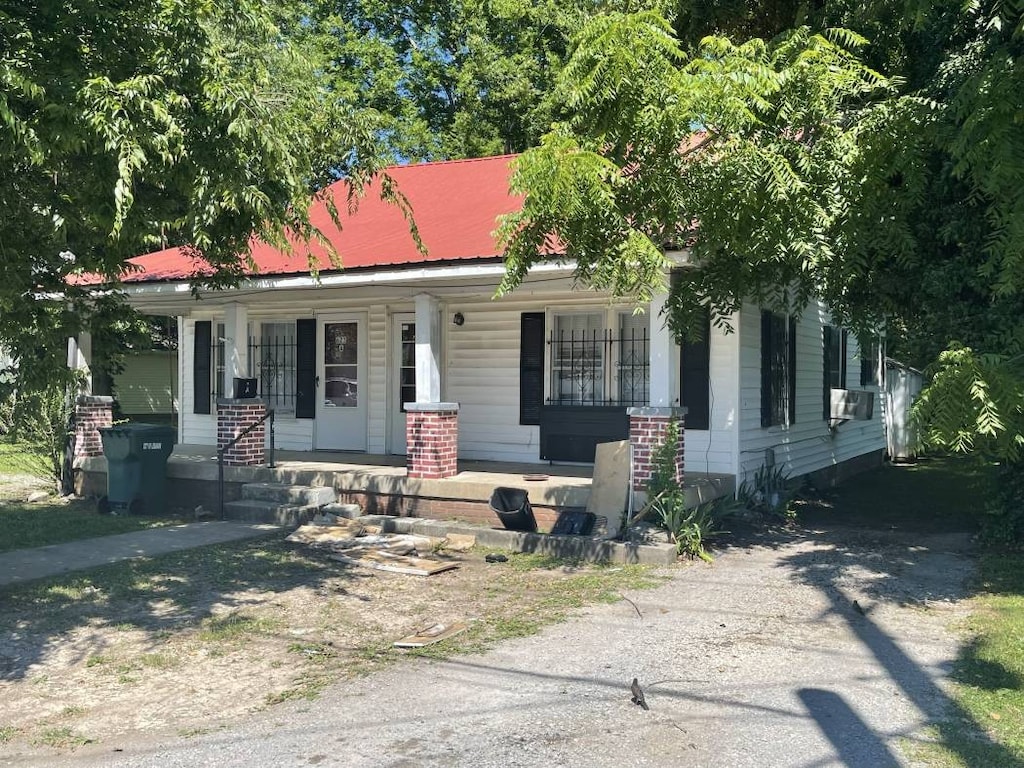 view of front of home with covered porch