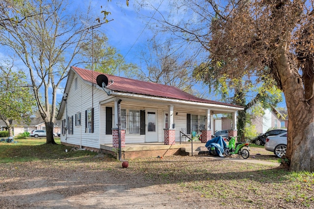 view of front of property with covered porch