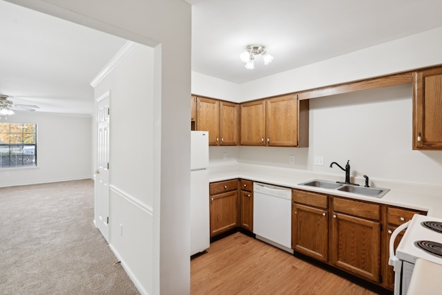 kitchen featuring ornamental molding, sink, light wood-type flooring, white appliances, and ceiling fan