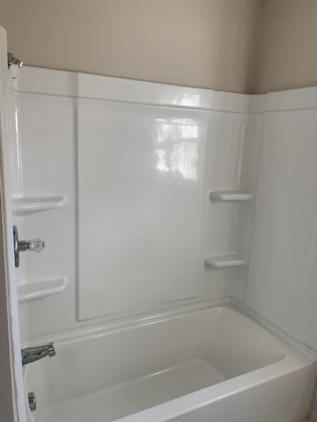 bathroom with tub / shower combination