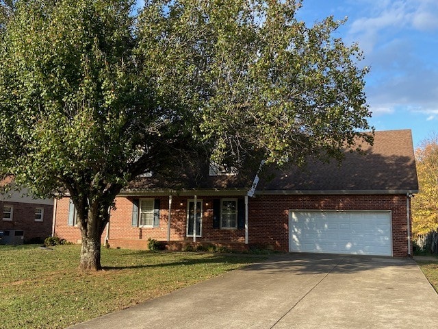 view of front facade featuring a front yard and a garage