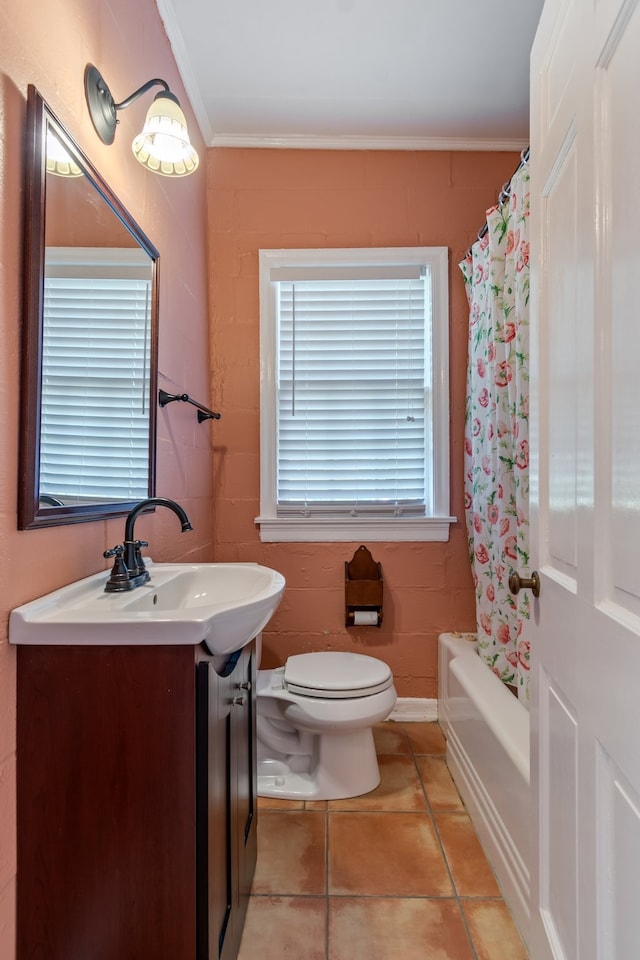 full bathroom featuring vanity, shower / bath combo with shower curtain, crown molding, tile patterned flooring, and toilet