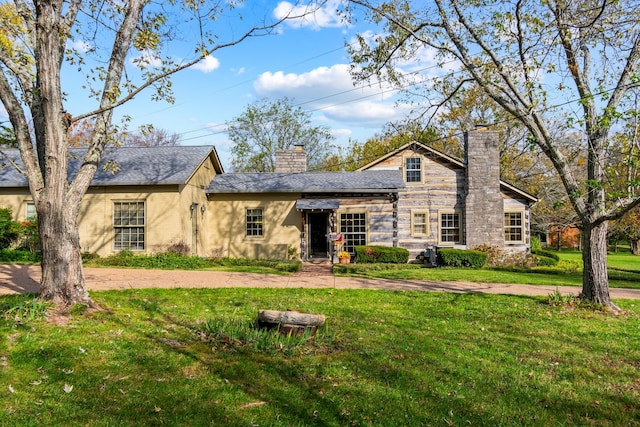 view of front of house featuring a front yard