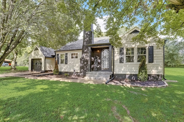 view of front of house featuring a front lawn