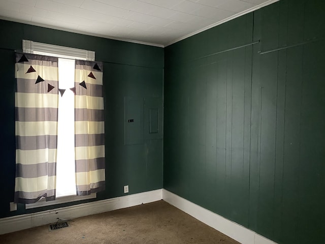 empty room with crown molding