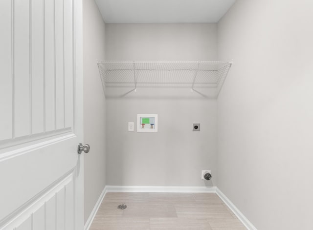 646 Woodrush Dr, Clarksville, TN 37040 - laundry room featuring electric dryer hookup, washer hookup, and baseboards