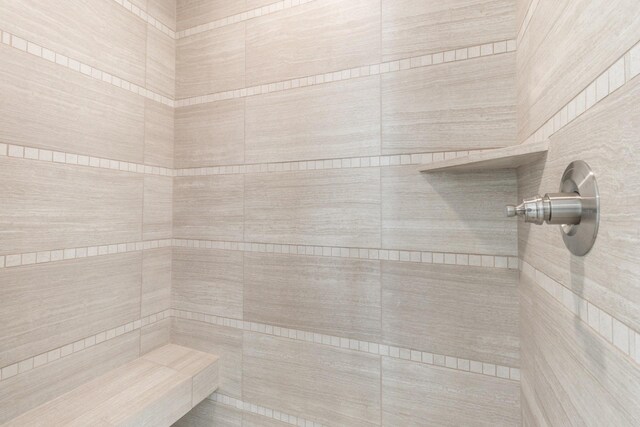 646 Woodrush Dr, Clarksville, TN 37040 - bathroom with tiled shower