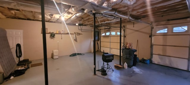 104 Oak Crest Dr, Tennessee Ridge, TN 37178 - view of garage
