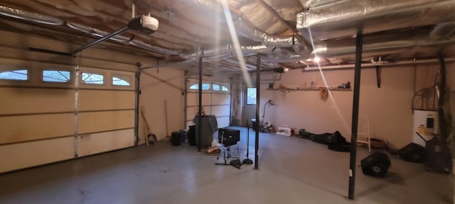104 Oak Crest Dr, Tennessee Ridge, TN 37178 - garage featuring a garage door opener