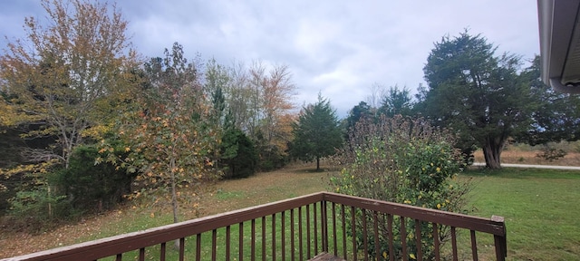 104 Oak Crest Dr, Tennessee Ridge, TN 37178 - deck with a lawn