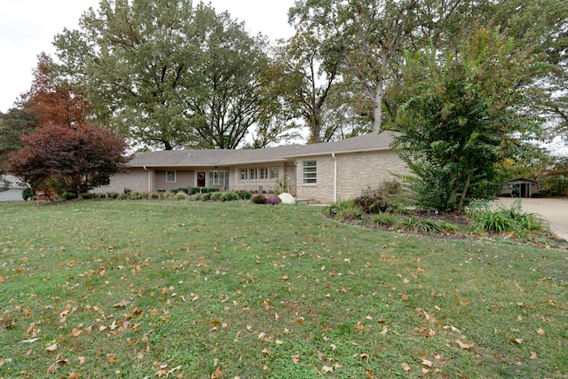 single story home with a front yard