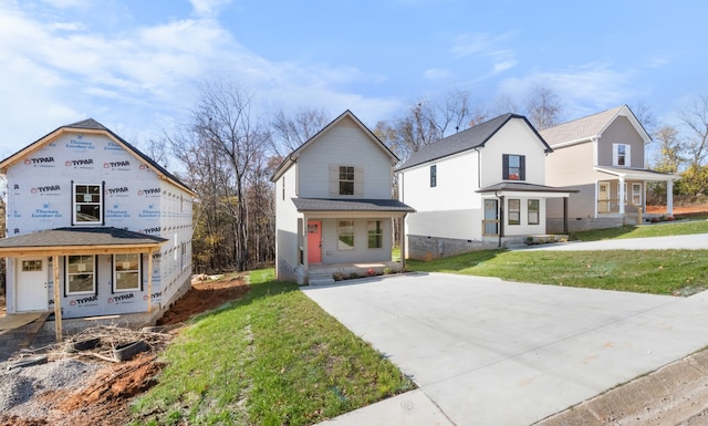 view of front of home with covered porch and a front lawn