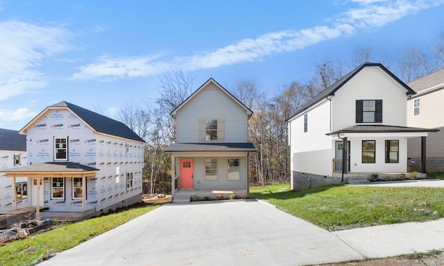 view of front of home featuring a front lawn